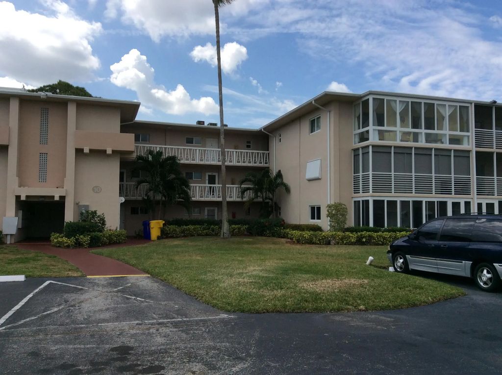 2562 Garden Drive N #204, Lake Worth