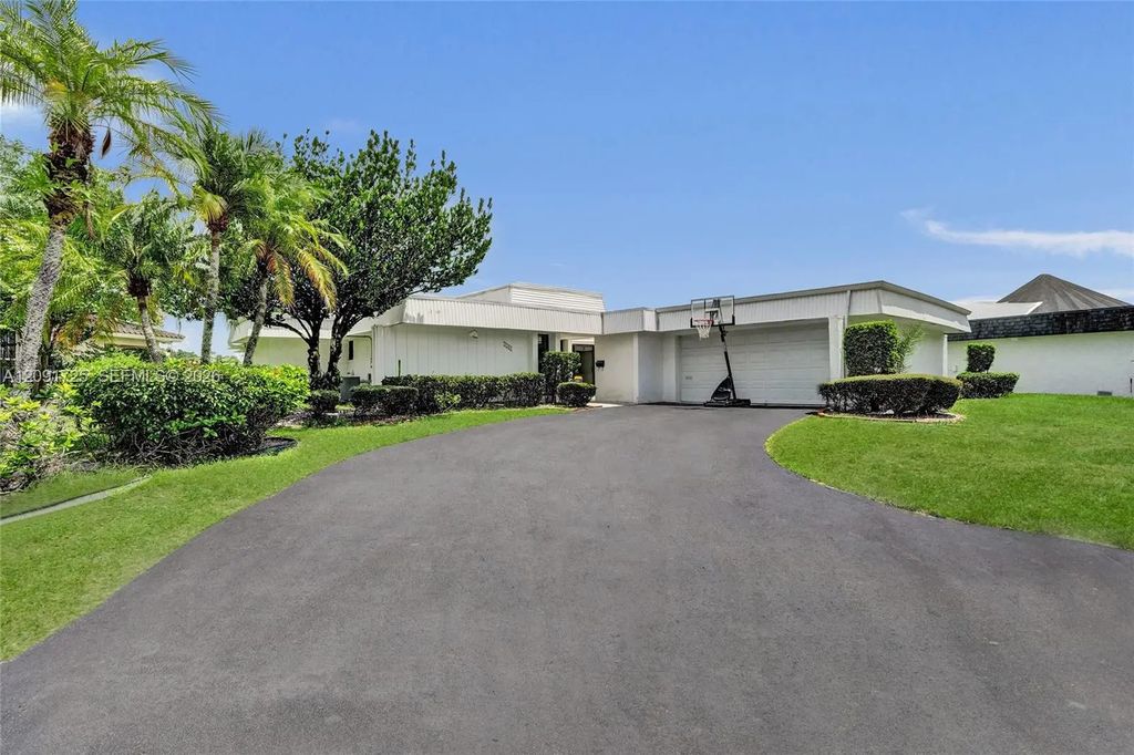 5704 Coco Palm Drive, Tamarac