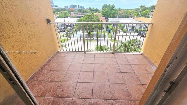 5 of 66 - 2441 Sw 31st Avenue #207, Miami, FL