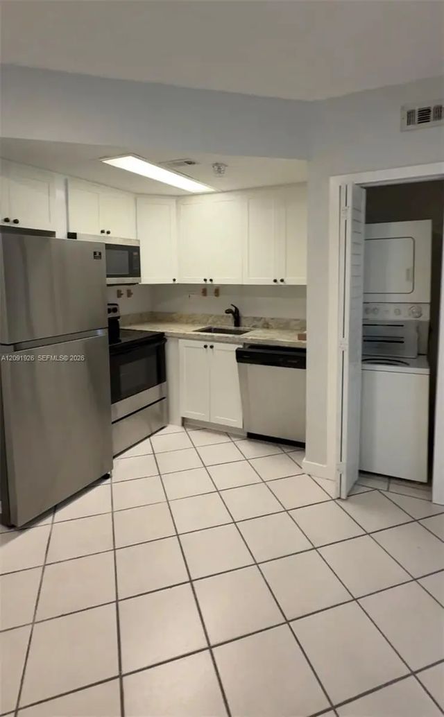 2 of 5 - 3051 Sw 27th Avenue #402, Miami, FL