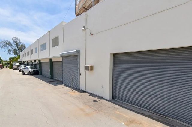 2 of 8 - 3300 Se 6th Avenue, Fort Lauderdale, FL