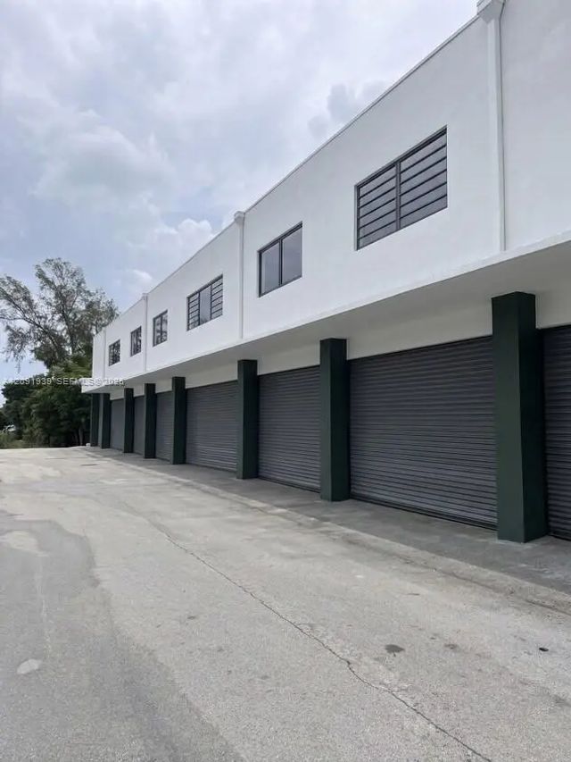 3 of 8 - 3300 Se 6th Avenue, Fort Lauderdale, FL
