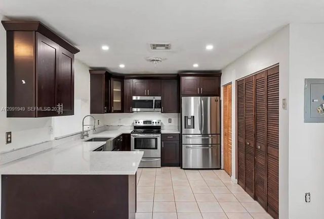 4 of 20 - 10837 Nw 8th Street, Pembroke Pines, FL