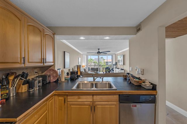 4 of 54 - 6 Royal Palm Way #307, Boca Raton, FL
