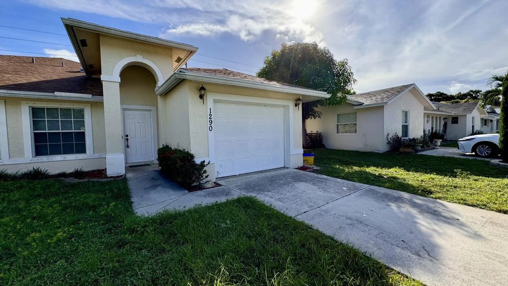 1290 Riverside Circle, Wellington