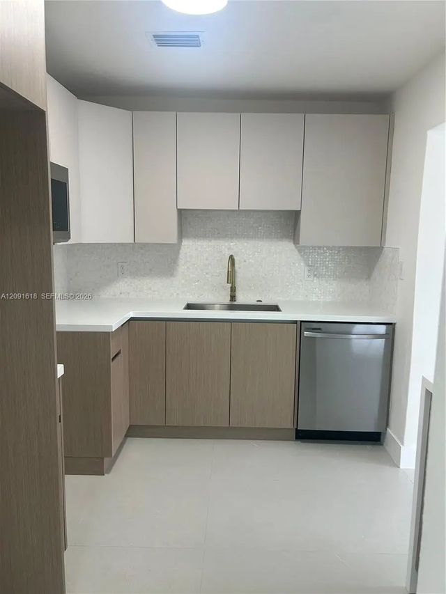 3 of 14 - N/A, Miami, FL