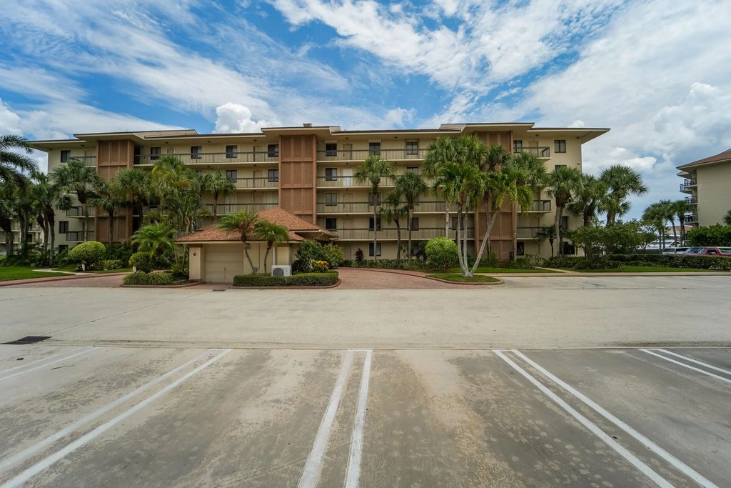 2601 Marina Isle Way #204, Jupiter