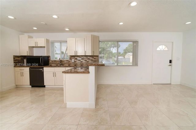 4 of 15 - 1920 Sw 64th Avenue, North Lauderdale, FL