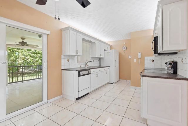 4 of 41 - 7200 Sw 132nd Avenue, Miami, FL