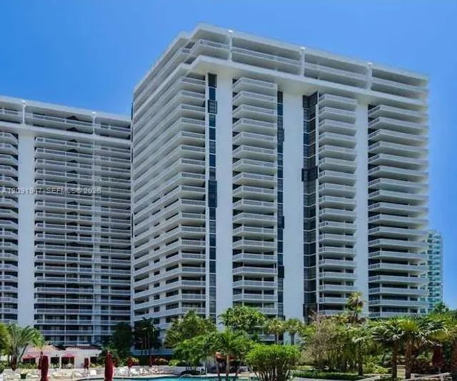 3 of 13 - 20281 E Country Club Drive #1105, Aventura, FL