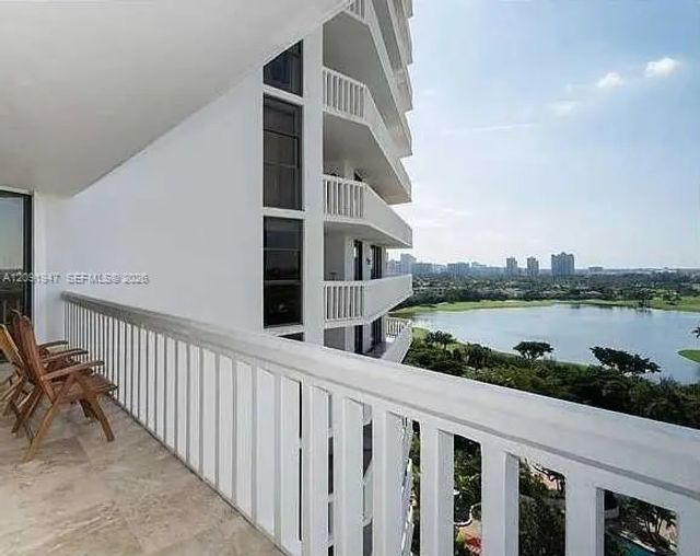 5 of 13 - 20281 E Country Club Drive #1105, Aventura, FL