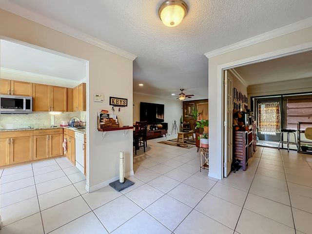 2 of 27 - 281 Amber Court, Royal Palm Beach, FL