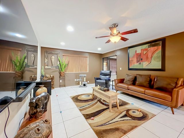 4 of 27 - 281 Amber Court, Royal Palm Beach, FL