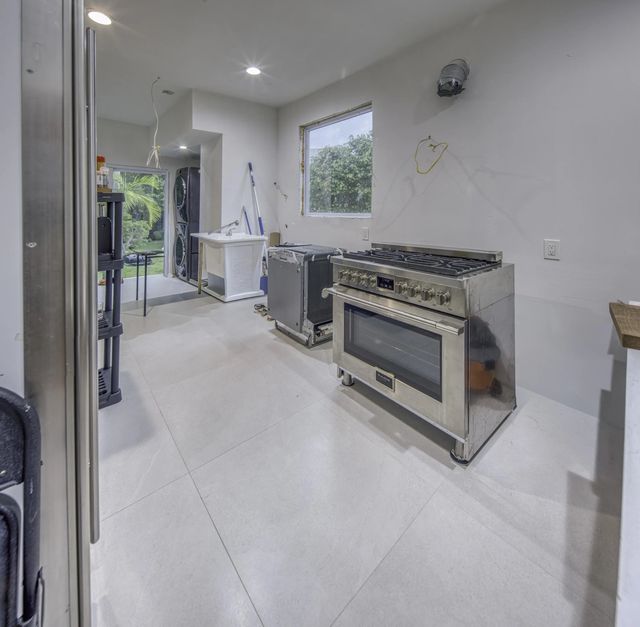 5 of 23 - 411 S Federal Highway, Lake Worth Beach, FL