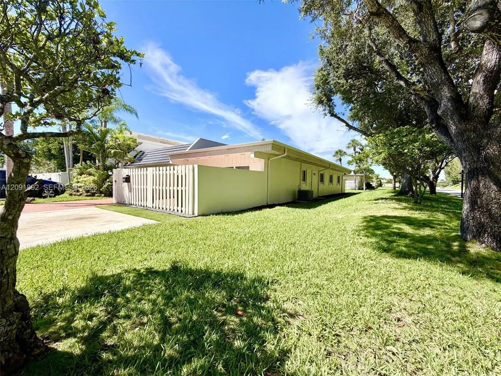 8104 Sw 81st Place, Miami