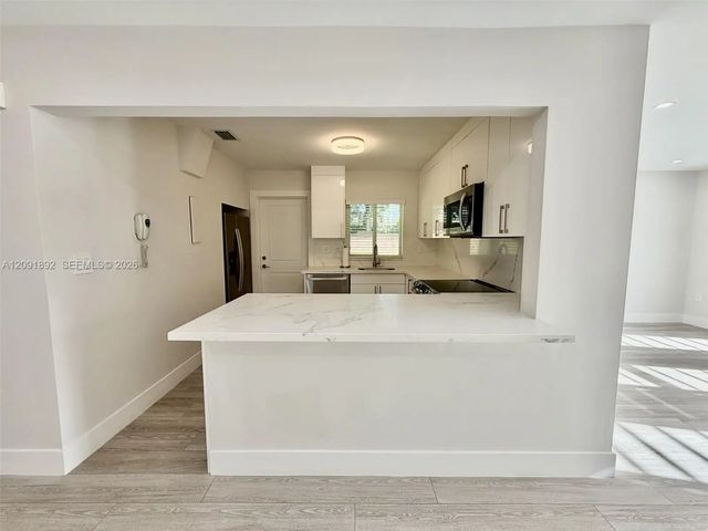 4 of 20 - 8104 Sw 81st Place, Miami, FL