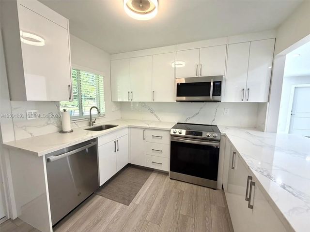 5 of 20 - 8104 Sw 81st Place, Miami, FL