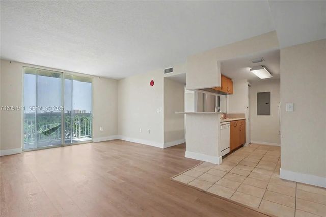 4 of 12 - 816 Nw 11th Street #906, Miami, FL