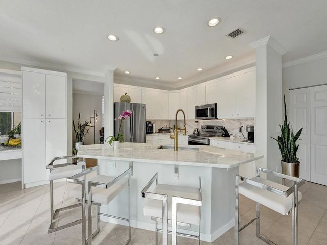 4 of 41 - 2111 Reston Circle, Royal Palm Beach, FL