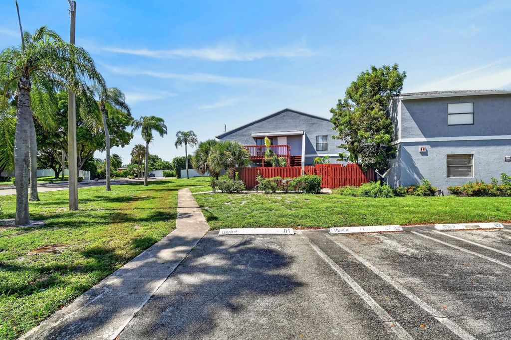 1 Crossings Circle #c, Boynton Beach