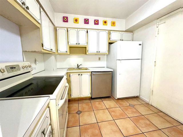 3 of 35 - 1658 Bay Road #203, Miami Beach, FL