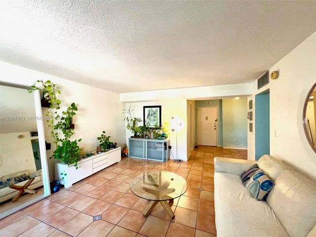 5 of 35 - 1658 Bay Road #203, Miami Beach, FL