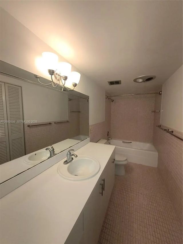 4 of 25 - 1501 S Ocean Drive #605, Hollywood, FL