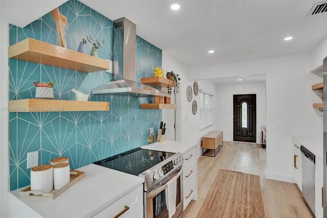 4 of 8 - 332 Nw 45th Street, Fort Lauderdale, FL