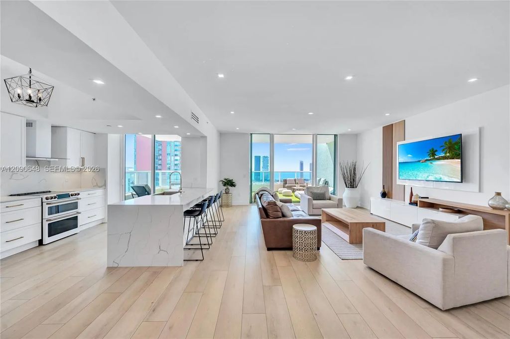 3330 Ne 190th Street #uph11, Aventura