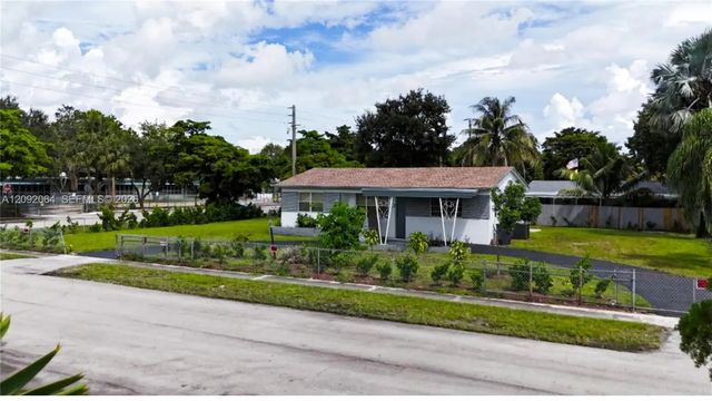 2 of 34 - 831 N 72nd Way, Hollywood, FL