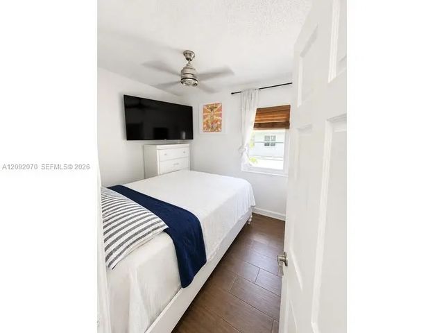 4 of 25 - 985 Sw 10th Street, Miami, FL
