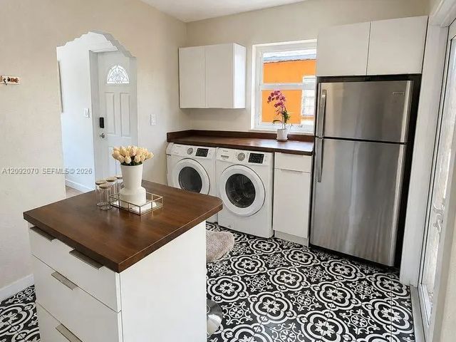 5 of 25 - 985 Sw 10th Street, Miami, FL