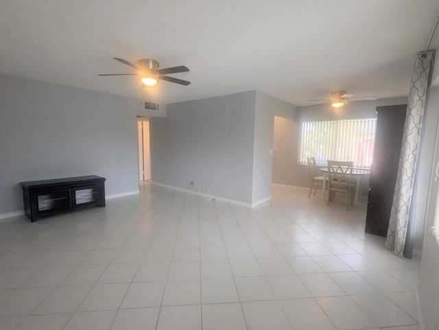 2 of 35 - 100 Kingswood E, West Palm Beach, FL