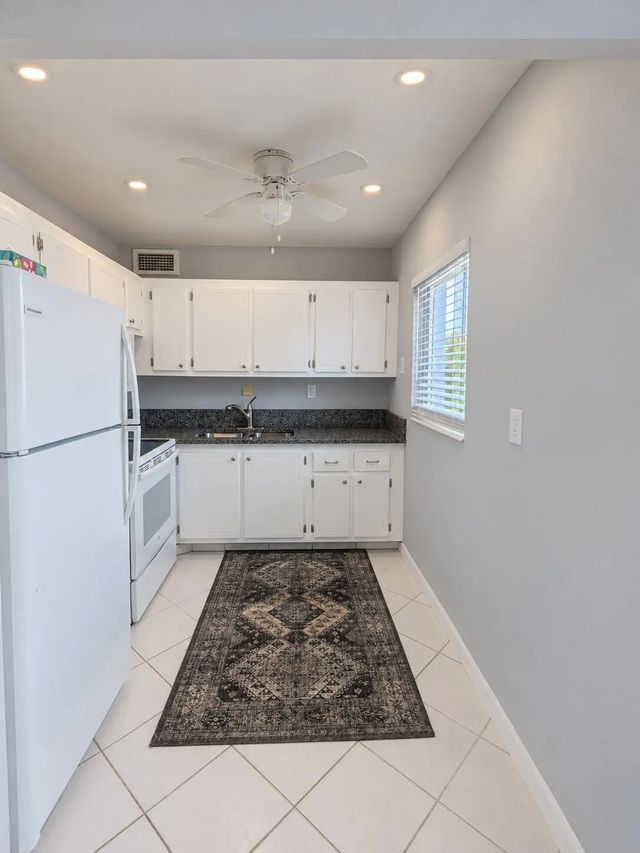 3 of 35 - 100 Kingswood E, West Palm Beach, FL
