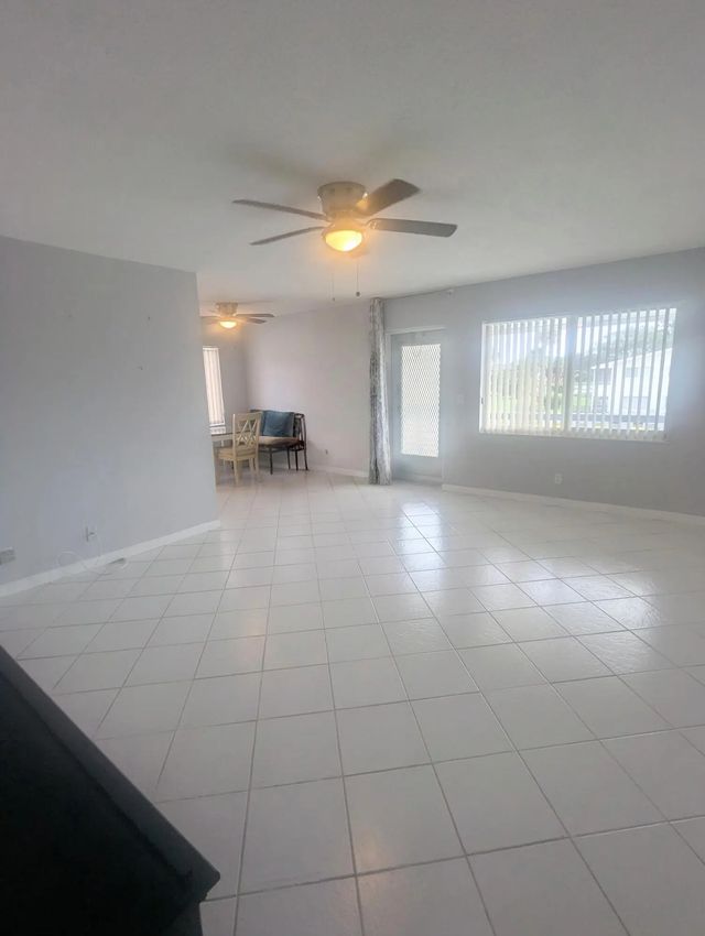 5 of 35 - 100 Kingswood E, West Palm Beach, FL