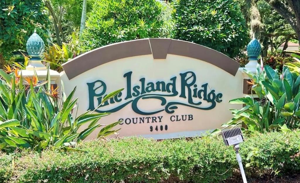 9340 Lagoon Place #205, Davie
