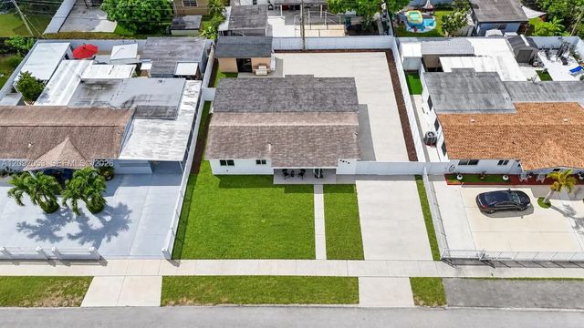 3 of 40 - 4870 Nw 169th Street, Miami Gardens, FL