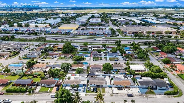 4 of 40 - 4870 Nw 169th Street, Miami Gardens, FL