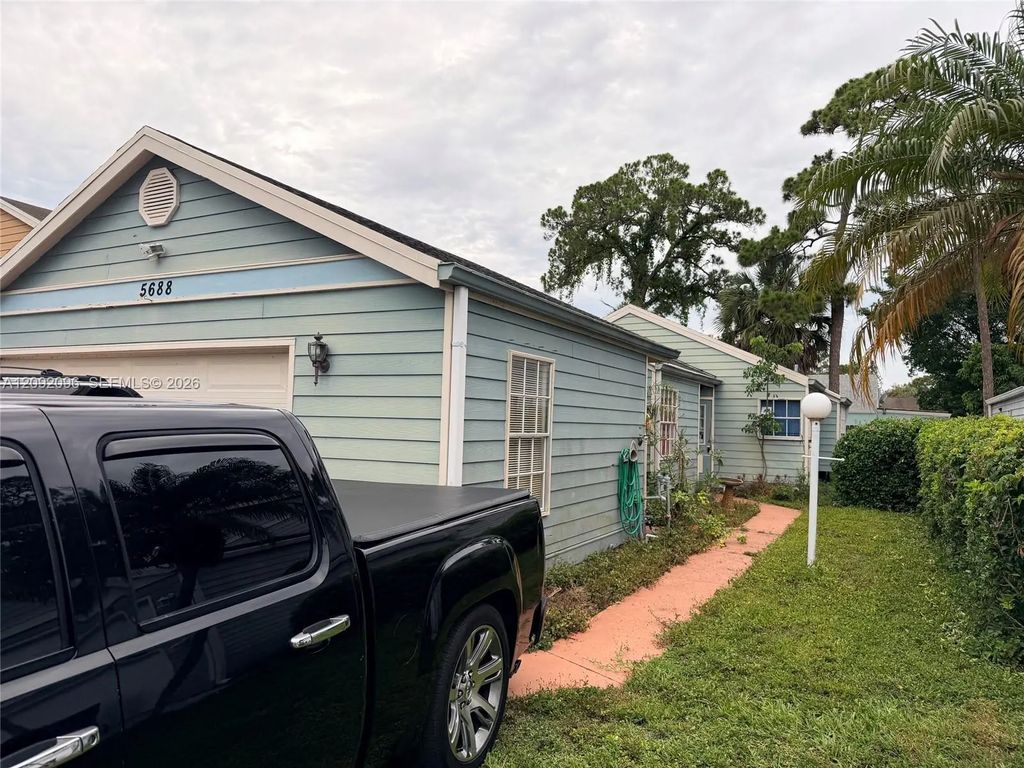 5688 Dewberry Way, West Palm Beach