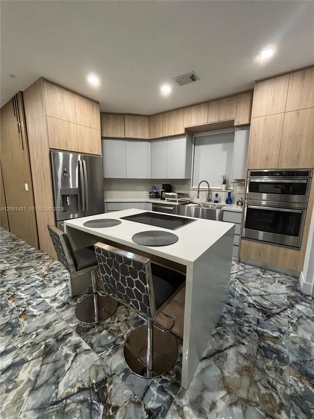 4 of 8 - 7983 Nw 114th Place, Doral, FL