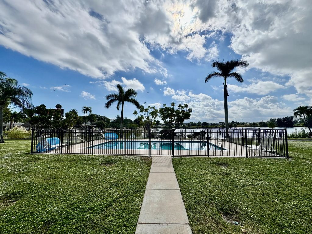 960 Crystal Lake #206, Deerfield Beach