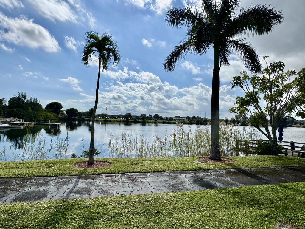 960 Crystal Lake #206, Deerfield Beach