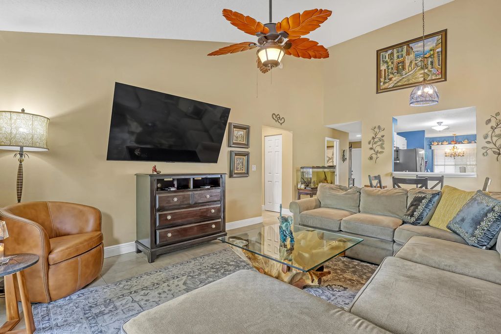 949 Honeytree Lane #a, Wellington