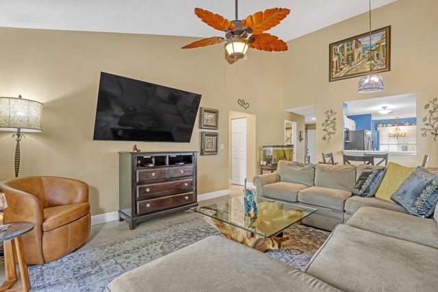 949 Honeytree Lane #a, Wellington