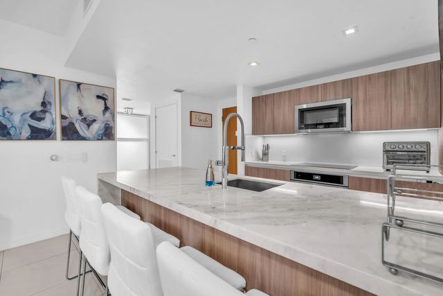 4 of 40 - 401 N Birch Road #512, Fort Lauderdale, FL