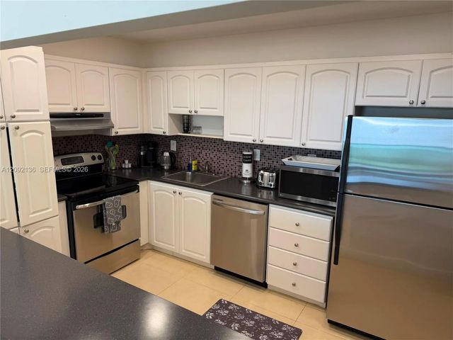 5 of 15 - 19370 Collins Avenue #911, Sunny Isles Beach, FL