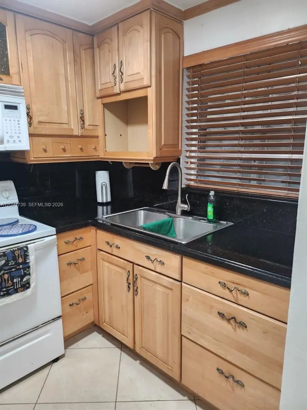 1725 W 60th Street #f202, Hialeah