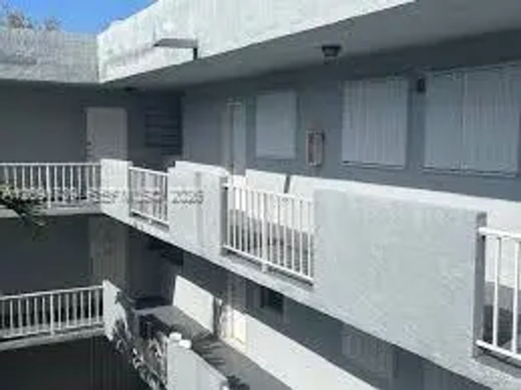 1725 W 60th Street #f202, Hialeah