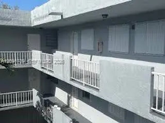 1725 W 60th Street #f202, Hialeah