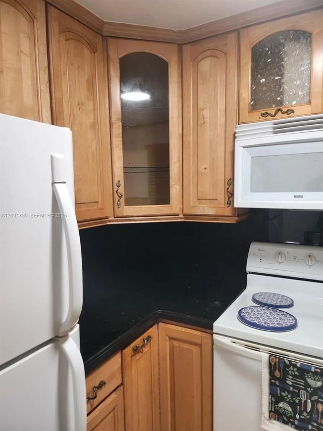 3 of 18 - 1725 W 60th Street #f202, Hialeah, FL